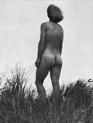 A Maid on a dune